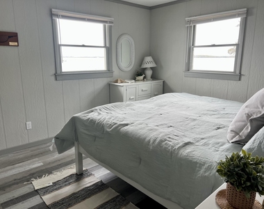 1355 Watersedge Way - Photo Thumbnail 8
