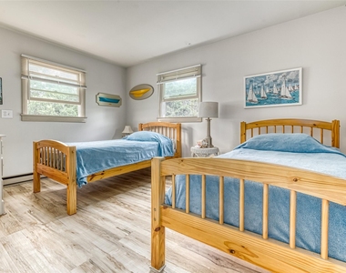 1355 Watersedge Way - Photo Thumbnail 11