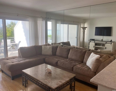 274 Dune Road - Photo Thumbnail 2