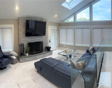 3655 Pequash Avenue - Photo Thumbnail 6