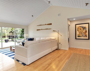 8 Coolidge Lane - Photo Thumbnail 6
