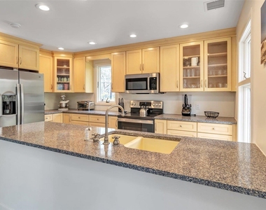 8 Coolidge Lane - Photo Thumbnail 10