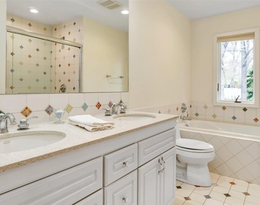 8 Coolidge Lane - Photo Thumbnail 15