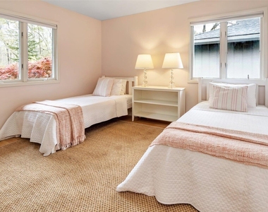 8 Coolidge Lane - Photo Thumbnail 14