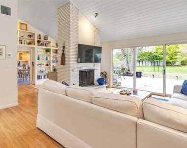 8 Coolidge Lane - Photo Thumbnail 7