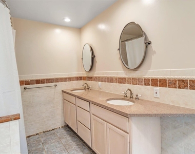 8 Coolidge Lane - Photo Thumbnail 12