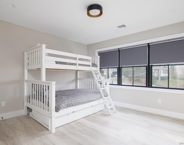 650 Pine Avenue - Photo Thumbnail 13