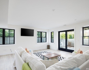 650 Pine Avenue - Photo Thumbnail 10