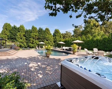 60 Lynncliff Road - Photo Thumbnail 12
