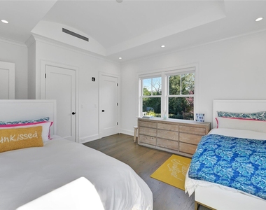 52 Quogue Street - Photo Thumbnail 11