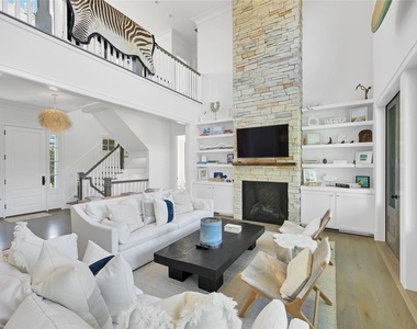 52 Quogue Street - Photo Thumbnail 1
