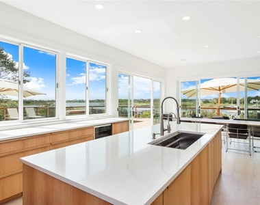 157 Dune Road - Photo Thumbnail 10