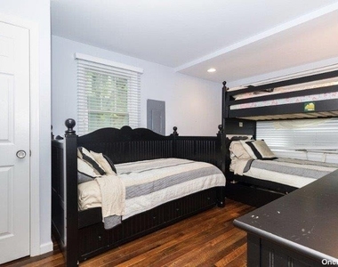 748 Ocean Breeze Walk - Photo Thumbnail 11