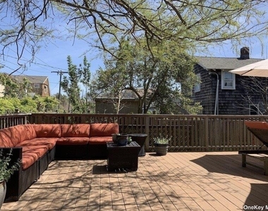 748 Ocean Breeze Walk - Photo Thumbnail 16