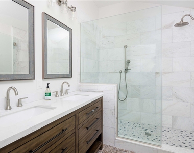935 Southern Cross Road - Photo Thumbnail 10