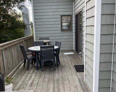 44 E Bayview Avenue - Photo Thumbnail 6