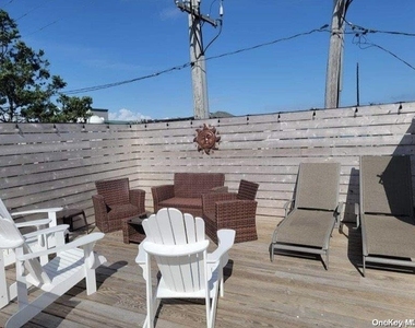 921 Evergreen Walk - Photo Thumbnail 11