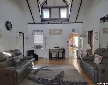 921 Evergreen Walk - Photo Thumbnail 2