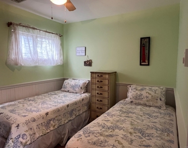 142 Bungalow - Photo Thumbnail 8
