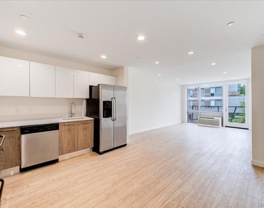 10 Dekalb Avenue - Photo Thumbnail 3