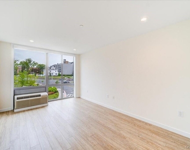 10 Dekalb Avenue - Photo Thumbnail 4