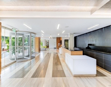 10 Dekalb Avenue - Photo Thumbnail 2