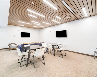 10 Dekalb Avenue - Photo Thumbnail 9
