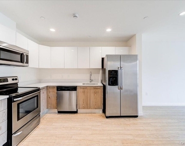 10 Dekalb Avenue - Photo Thumbnail 5
