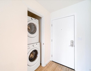 10 Dekalb Avenue - Photo Thumbnail 14