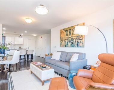 10 Dekalb Avenue - Photo Thumbnail 16