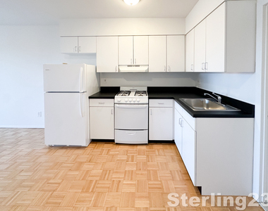Copy of 18-29 27th Avenue - Photo Thumbnail 2