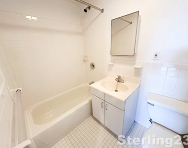 Copy of 18-29 27th Avenue - Photo Thumbnail 6