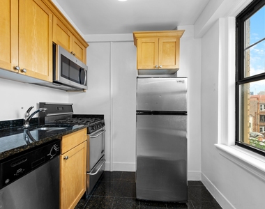 95 Christopher Street - Photo Thumbnail 3