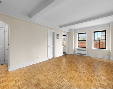 95 Christopher Street - Photo Thumbnail 0