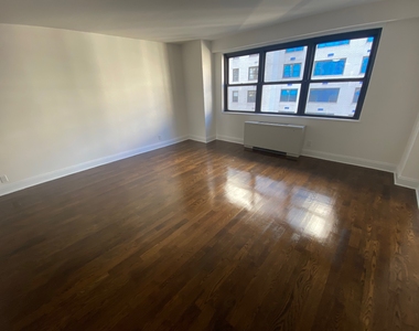 East 89th Street - Photo Thumbnail 2