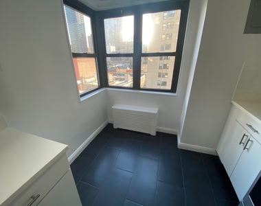 East 89th Street - Photo Thumbnail 6
