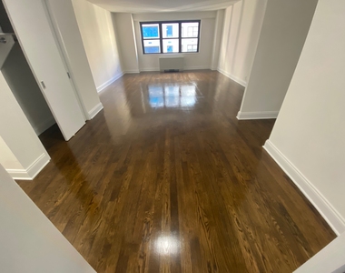 East 89th Street - Photo Thumbnail 8
