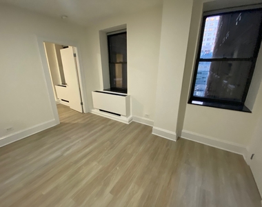 West 34th Street - Photo Thumbnail 1