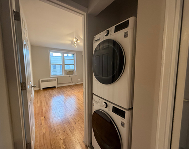 340 East 58th Street - Photo Thumbnail 4