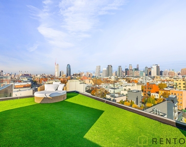 210 Greenpoint Avenue - Photo Thumbnail 17
