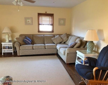 310 Maryland Avenue - Photo Thumbnail 5