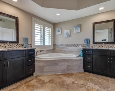 237 Vista Royale Circle W - Photo Thumbnail 17