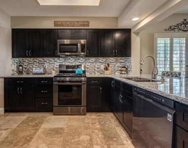 237 Vista Royale Circle W - Photo Thumbnail 10