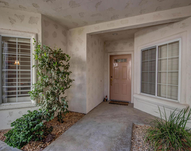 237 Vista Royale Circle W - Photo Thumbnail 3