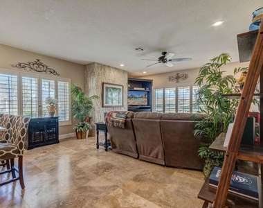 237 Vista Royale Circle W - Photo Thumbnail 4