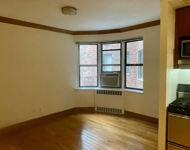 1680 York Avenue - Photo Thumbnail 2