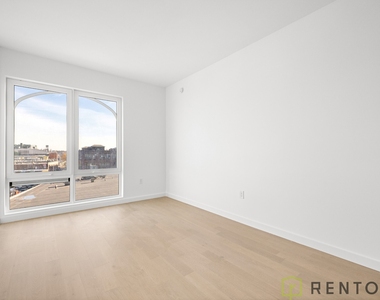 210 Greenpoint Avenue - Photo Thumbnail 4