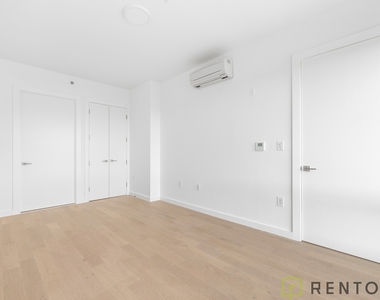 210 Greenpoint Avenue - Photo Thumbnail 5