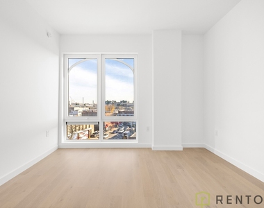 210 Greenpoint Avenue - Photo Thumbnail 6