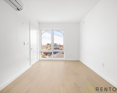 210 Greenpoint Avenue - Photo Thumbnail 8